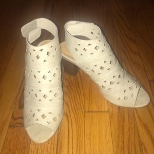 Cutout peep toe sandal